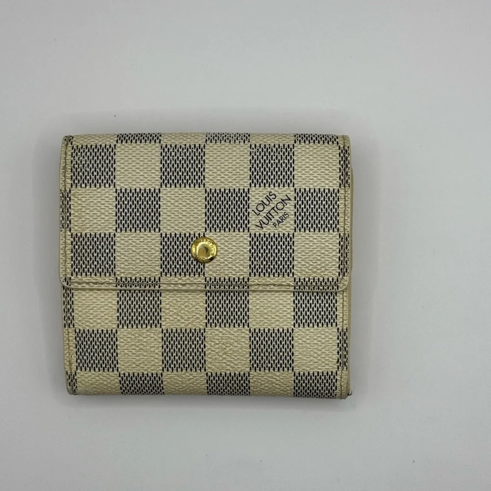 Louis Vuitton White And Grey Wallet - Picture 4 of 4